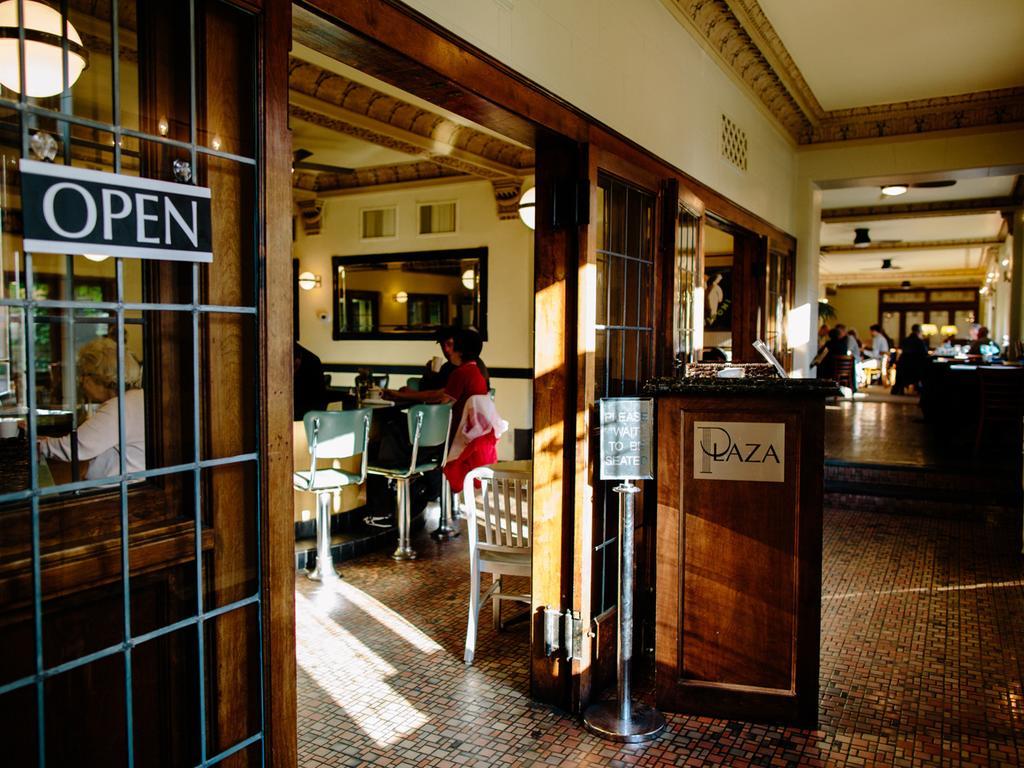 The Plaza Hotel - Milwaukee Bagian luar foto