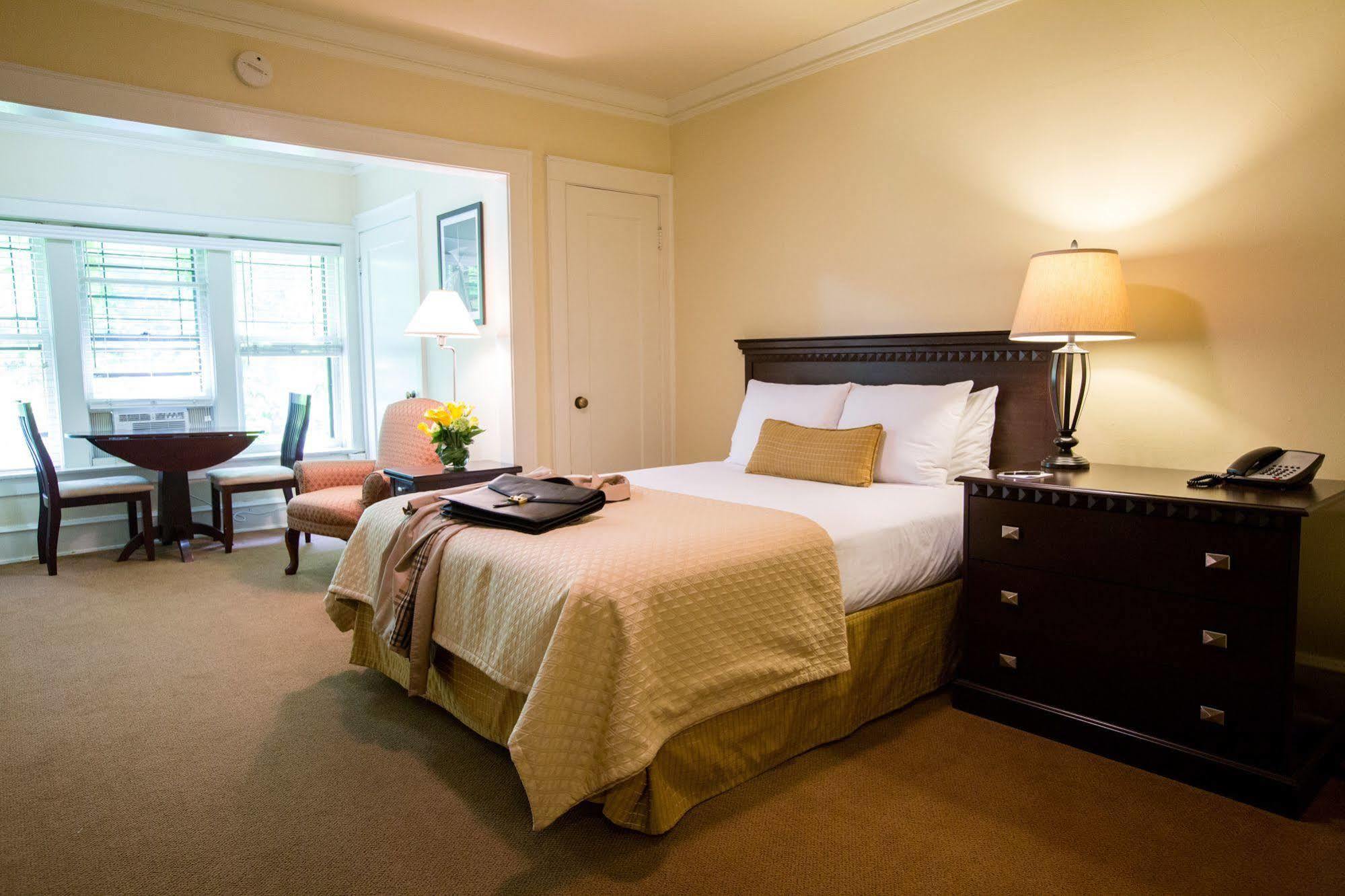 The Plaza Hotel - Milwaukee Bagian luar foto